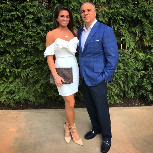 Meet your Posher, Danielle - Picture 1 of 1